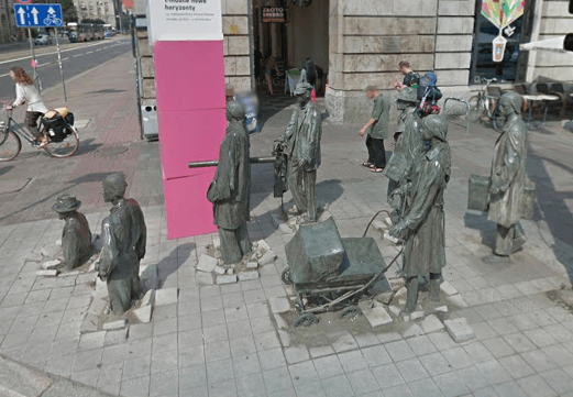 Esculturas marcantes representam o período da lei marcial na Polônia comunista 